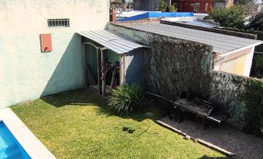 CASA EN VENTA EN EXCELENTE ESTADO CON PILETA APTA CREDITO