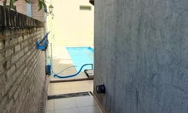 CASA EN VENTA EN EXCELENTE ESTADO CON PILETA APTA CREDITO