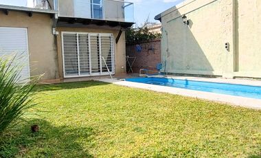 CASA EN VENTA EN EXCELENTE ESTADO CON PILETA APTA CREDITO