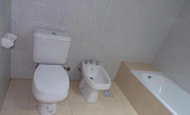 Casa en venta - 3 Dormitorios 2 Baños - 145Mts2 - Lisandro Olmos, La Plata