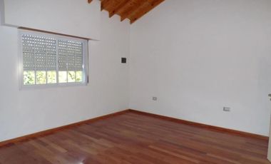 Casa en venta - 3 Dormitorios 2 Baños - 145Mts2 - Lisandro Olmos, La Plata