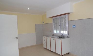 Casa en venta - 3 Dormitorios 2 Baños - 145Mts2 - Lisandro Olmos, La Plata