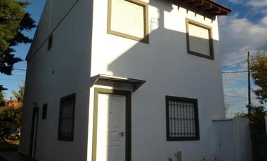Casa en venta - 3 Dormitorios 2 Baños - 145Mts2 - Lisandro Olmos, La Plata