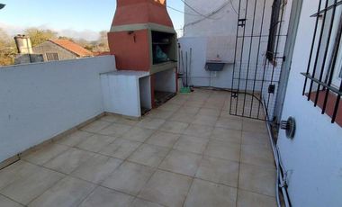 CASA 4 AMBIENTES EN PLANTA ALTA SOBRE RUTA 88