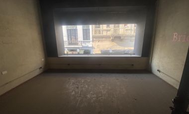 Local en alquiler en Microcentro, planta alta, sin expensas.