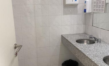 Local en alquiler en Microcentro, planta alta, sin expensas.