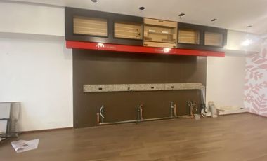 Local en alquiler en Microcentro, planta alta, sin expensas.