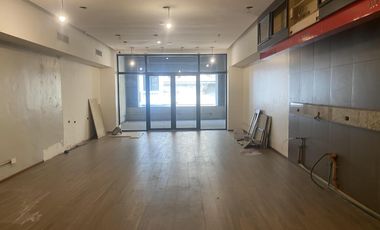 Local en alquiler en Microcentro, planta alta, sin expensas.