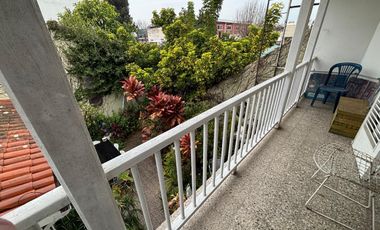 Casa 5 ambientes jardín. Florida.