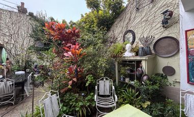 Casa 5 ambientes jardín. Florida.