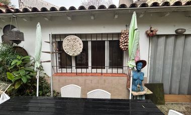 Casa 5 ambientes jardín. Florida.