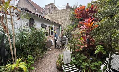 Casa 5 ambientes jardín. Florida.