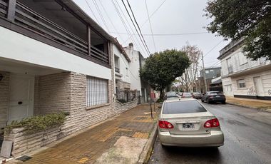 Casa 5 ambientes jardín. Florida.