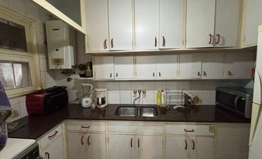 Casa 5 ambientes jardín. Florida.