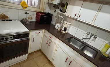 Casa 5 ambientes jardín. Florida.