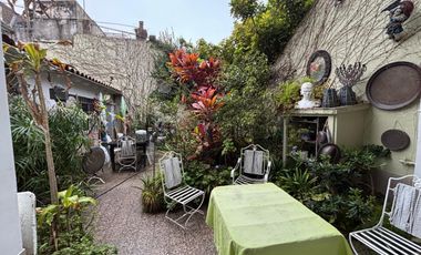 Casa 5 ambientes jardín. Florida.