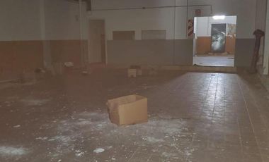 Deposito con vivienda en Alvarado y 14 de Julio