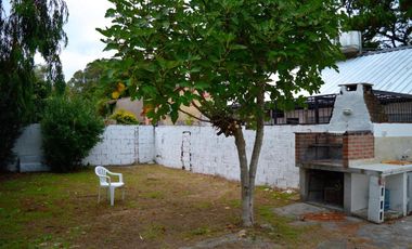 Casa en venta - 4 Dormitorios 2 Baños - San Bernardo del Tuyú