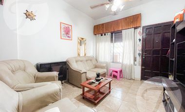 NUEVO VALOR APTO CRÉDITO CASA 4 AMBIENTES CASTELAR SUR SE ACEPTA DEPTO 2 AMBIENTES EN PARTE DE PAGO