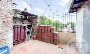 NUEVO VALOR APTO CRÉDITO CASA 4 AMBIENTES CASTELAR SUR SE ACEPTA DEPTO 2 AMBIENTES EN PARTE DE PAGO