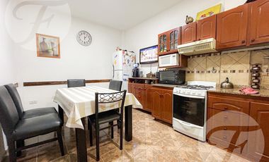 NUEVO VALOR APTO CRÉDITO CASA 4 AMBIENTES CASTELAR SUR SE ACEPTA DEPTO 2 AMBIENTES EN PARTE DE PAGO