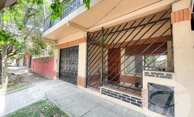 NUEVO VALOR APTO CRÉDITO CASA 4 AMBIENTES CASTELAR SUR SE ACEPTA DEPTO 2 AMBIENTES EN PARTE DE PAGO