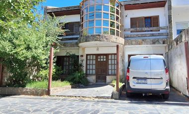 Casa en venta - 4 Dormitorios 4 Baños - Cochera - 389Mts2 - Saladillo