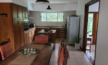 Casa en venta - 3 Dormitorios 2 Baños - 600Mts2 - Sierra de Los Padres