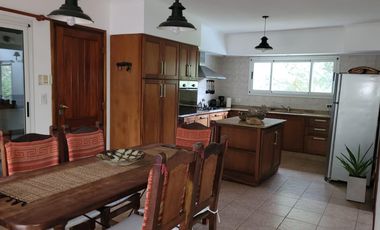 Casa en venta - 3 Dormitorios 2 Baños - 600Mts2 - Sierra de Los Padres
