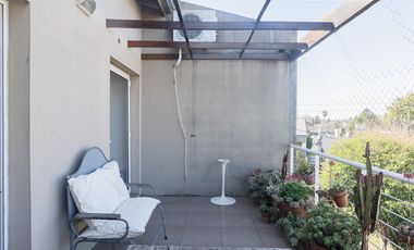 Departamento con Balcon Terraza en Los Naranjos