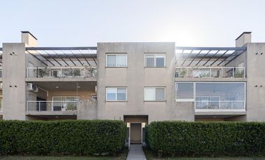 Departamento con Balcon Terraza en Los Naranjos