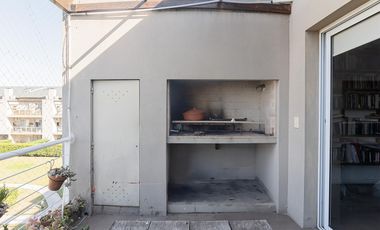 Departamento con Balcon Terraza en Los Naranjos