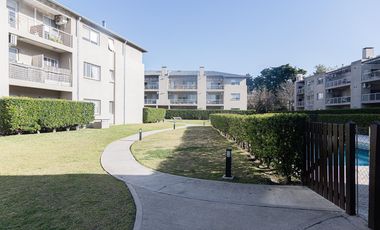 Departamento con Balcon Terraza en Los Naranjos