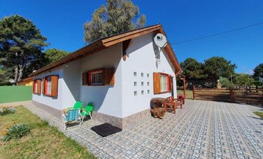 Casa en venta - 5 Dormitorios 2 Baños - Cocheras - 250Mts2 - Nueva Atlantis