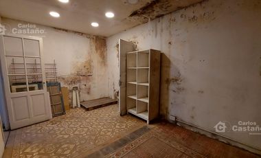 Casa en PB, 3 Amb. con Cochera y Patio (Ideal Mejoras o Uso Comercial)