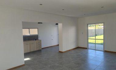 PH en venta - 2 Dormitorios 1 Baño - Carmen de Areco