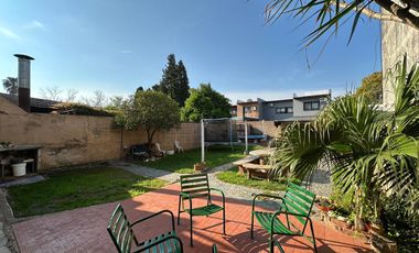 Casa en venta 3 dormitorios cochera, patio, quincho y pileta en Granadero Baigorria