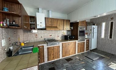 Casa en venta 3 dormitorios cochera, patio, quincho y pileta en Granadero Baigorria
