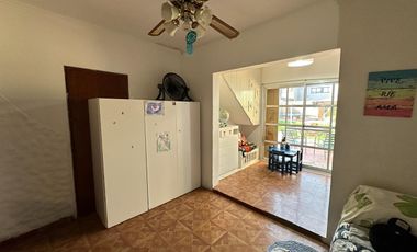 Casa en venta 3 dormitorios cochera, patio, quincho y pileta en Granadero Baigorria