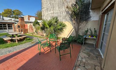 Casa en venta 3 dormitorios cochera, patio, quincho y pileta en Granadero Baigorria
