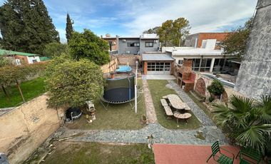 Casa en venta 3 dormitorios cochera, patio, quincho y pileta en Granadero Baigorria