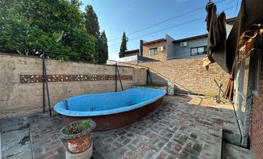 Casa en venta 3 dormitorios cochera, patio, quincho y pileta en Granadero Baigorria