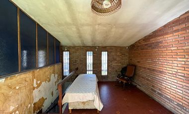 Casa en venta 3 dormitorios cochera, patio, quincho y pileta en Granadero Baigorria