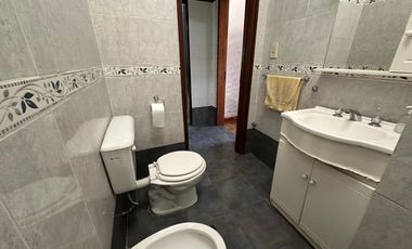 Casa en venta 3 dormitorios cochera, patio, quincho y pileta en Granadero Baigorria