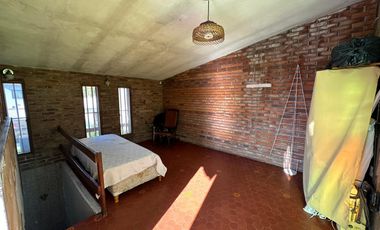 Casa en venta 3 dormitorios cochera, patio, quincho y pileta en Granadero Baigorria