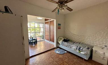 Casa en venta 3 dormitorios cochera, patio, quincho y pileta en Granadero Baigorria