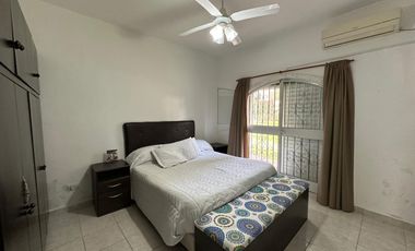 Casa en venta 3 dormitorios cochera, patio, quincho y pileta en Granadero Baigorria