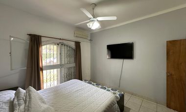 Casa en venta 3 dormitorios cochera, patio, quincho y pileta en Granadero Baigorria