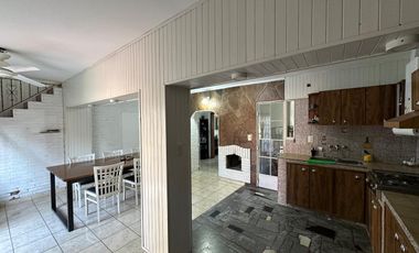 Casa en venta 3 dormitorios cochera, patio, quincho y pileta en Granadero Baigorria