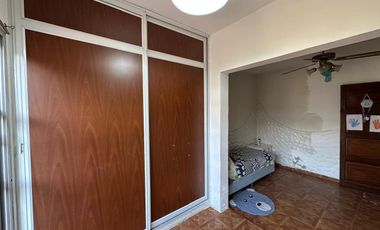 Casa en venta 3 dormitorios cochera, patio, quincho y pileta en Granadero Baigorria